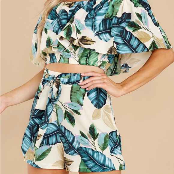 Reddress two piece leaf set- top and shorts included - Picture 2 of 2